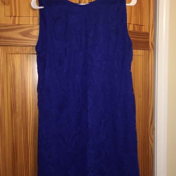 Sleeveless Blue Lace Dress - Picture 2 of 3